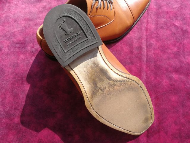 リーガル Worth Collection(JJ54)のラバーソールとヒールの摩耗状態。グッドイヤーウェルテッド製法の出し縫い。